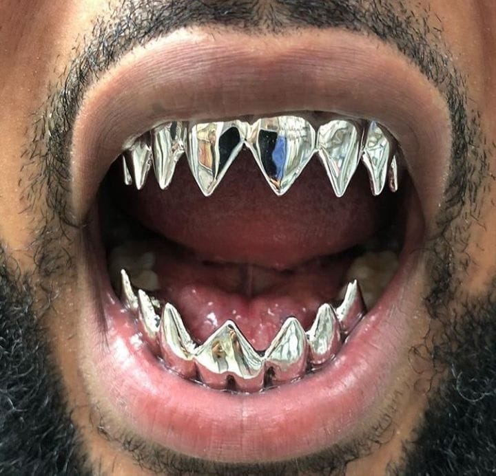 Design concept: polished grillz with pointed fang shapes on both arches