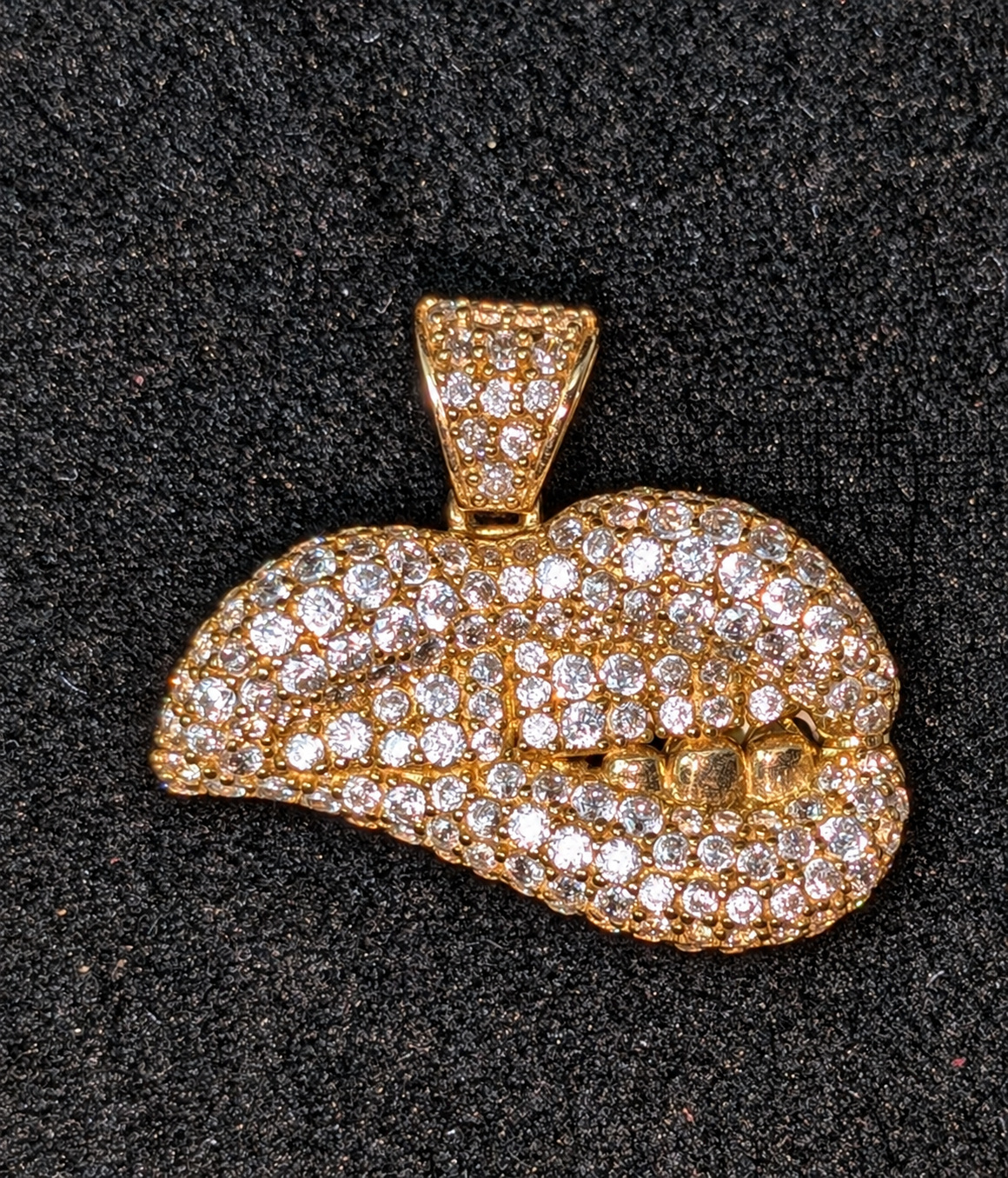 Front of 14K Yellow Gold Lips Pendant