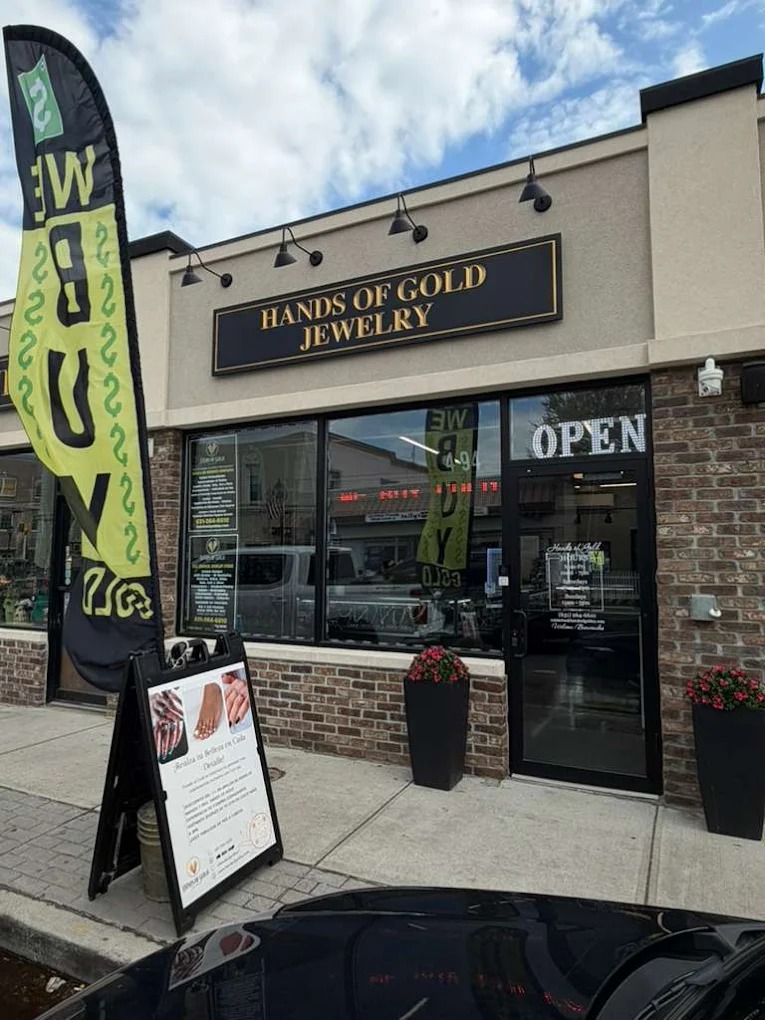 Storefront of Hands of Gold Jewelry and Repairs in Copiague